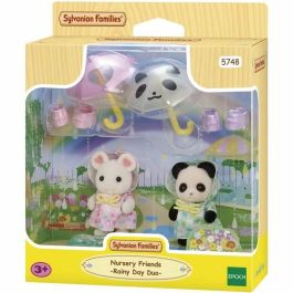Sylvanian Families SYL1710444957409 Duo de Bebés con Trajes de Lluvia - Figuras Articuladas Panda y Marshmallow Mouse