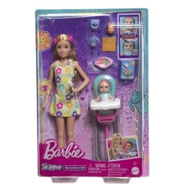 Barbie Htk35 Muñeca Skipper Niñera con Bebé y Trona, Incluye Cuchara Mágica y Accesorios de Comida para Jugar a Darle de Comer