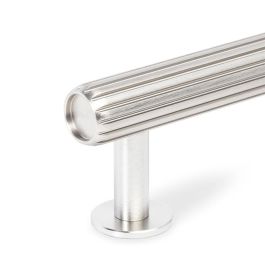Viefe Tirador de Aluminio Modelo Rille T, 55x38mm, Distancia entre Agujeros 160mm. Acabados: Inox, Latón Oscuro Cepillado, Negro Viefe Tirador de Aluminio Modelo Rille T, 55x38mm, Distancia entre Agujeros 160mm. Acabados: Inox, Latón Oscuro Cepillado, Negro