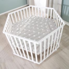 Roba AAAIG92169 Parque infantil hexagonal de madera lacada en blanco LITTLE STARS, altura regulable, funda acolchada, ruedas con freno.