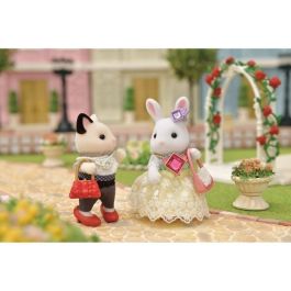Sylvanian Families Estuche Maleta de Moda Snow Bunny Big Sister (Hermana Mayor Conejito de las Nieves) con Joyas y 11 Accesorios