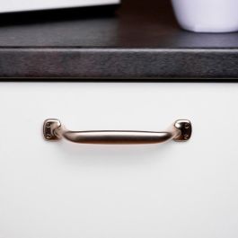 Blister con 4 tiradores de mueble tipo asa fabricado en zamak acabado níquel bisú mod. 580 entrepuntos 96mm rei Blister con 4 tiradores de mueble tipo asa fabricado en zamak acabado níquel bisú mod. 580 entrepuntos 96mm rei