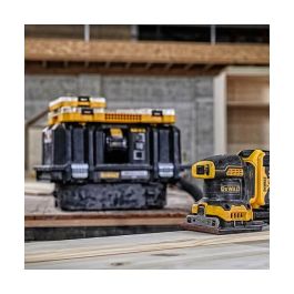 DeWALT DCW200NT-XJ Lijadora de Hoja Orbital a Batería 18V sin Escobillas, Velocidad Variable 8000-13500 OPM, Ø Orbital 1.6 mm, Incluye Adaptador para Aspiración