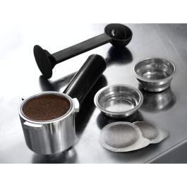 DeLonghi Dedica EC685.BK Cafetera Espresso Semi-automática para Café Molido/Dosis 1300W 15 bar Negra