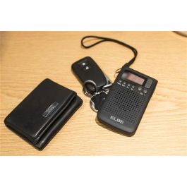 Elbe RF-93 Radio de Bolsillo Digital AM/FM con Auriculares Incluidos - Portátil y Compacta con Memoria para 20 Emisoras