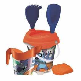 Cubo playa castillo stitch con cedazo, pala,rastrillo, regadera y moldes.18 cm Precio: 6.59000001. SKU: B18MGFBXFR