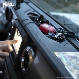 Petzl PET3342540815643 Linterna frontal E+Lite de emergencia 40 lúmenes, con diadema y estuche, color negro