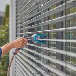 Gardena Cepillo para Limpieza de Persianas con Cabezal Giratorio para Lamas en C o Z, Gris/Azul, Ancho Lama ≤ 8cm