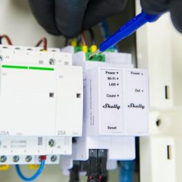 Shelly Pro 3EM-3CT63 Relé WLAN LAN Medidor de Corriente 63A con CT BT Montaje DIN-Rail