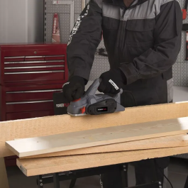 Powerplus Cepilladora 900W POWE80030 - Profundidad 0-3mm, Velocidad 17000rpm, Adaptador Aspiradora