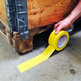 Djois Cinta Adhesiva para Marcaje y Señalización de Suelo 33 mt x 50 mm Color Amarillo
