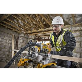 DEWALT DWS777-QS Sierra Ingletadora Telescópica 1800W 216 mm, Velocidad 6300 RPM, Corte 19x6 cm