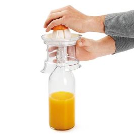 Metaltex Exprimidor Citrus+ 2 en 1, 300 ml, Ø14 x 15 cm, con 2 escariadores, embudo y recipiente graduado, apto para lavavajillas Precio: 8.79000023. SKU: S7911747